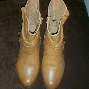 Tan boots size 8